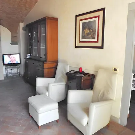 Charming In With Private Garden Daire